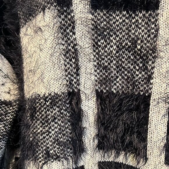 DEX Black/Cream Long Sleeve Eyelash Oversized Sweater Size M - Picture 4 of 9